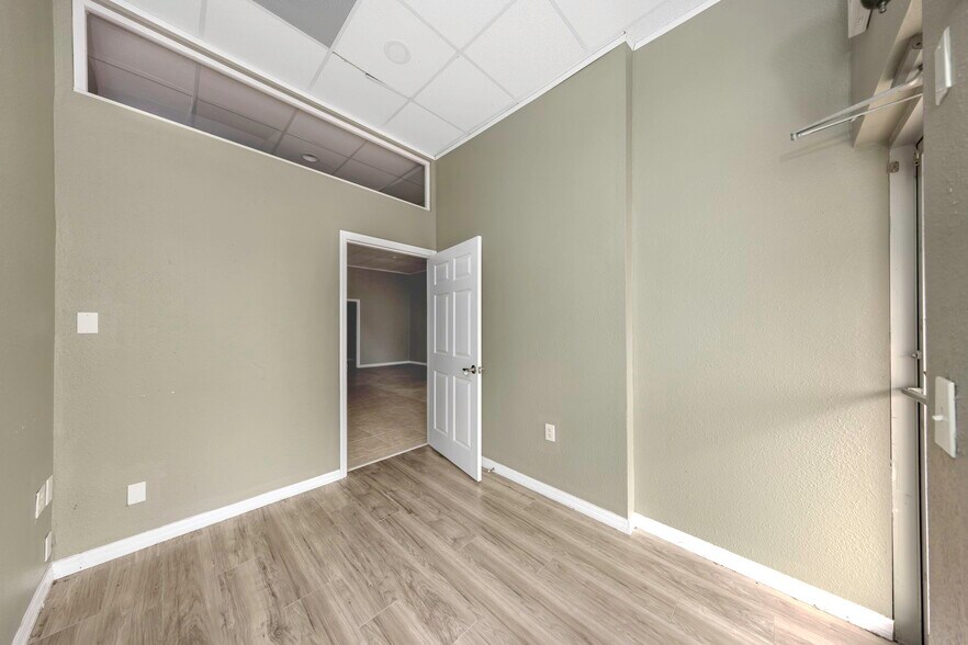 More Photos Of 655 N Indiana Ave, Englewood Medical For Sale