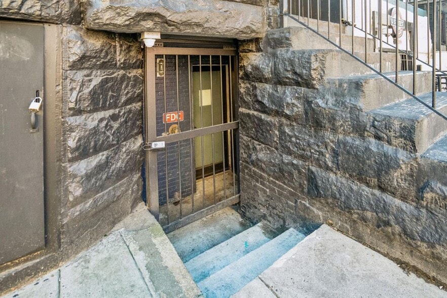 More Photos Of 1336 U St NW, Washington Bar For Sale