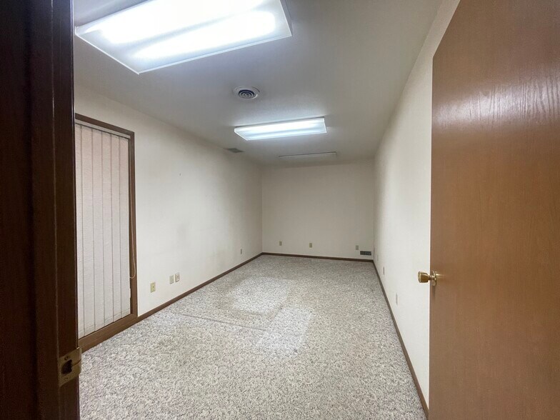 More Photos Of 409 Driftwood St, Correctionville Office Residential For Lease