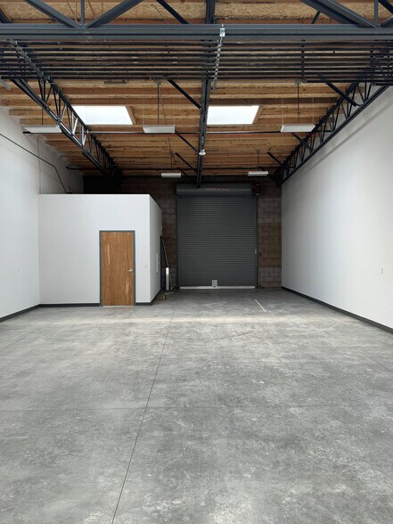 More Photos Of 35 Enterprise Way, Dayton Warehouse For Lease