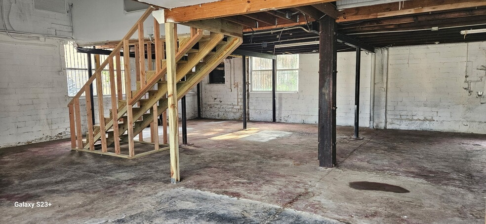 More Photos Of 1502 Columbus Dr, Tampa Auto Repair For Sale