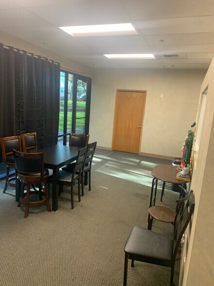 More Photos Of 4215 95th St SW, Lakewood Warehouse For Lease