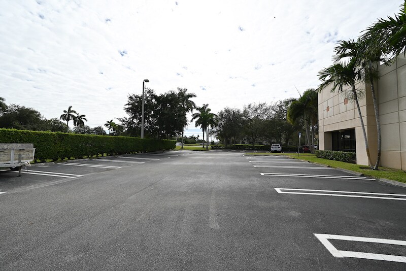 More Photos Of 2401-2431 Quantum Blvd, Boynton Beach Showroom For Sale