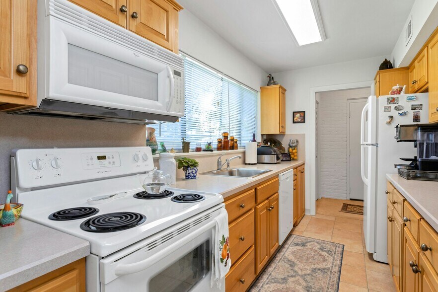 More Photos Of 1038-1056 Main St S, Woodbury Apartments For Sale