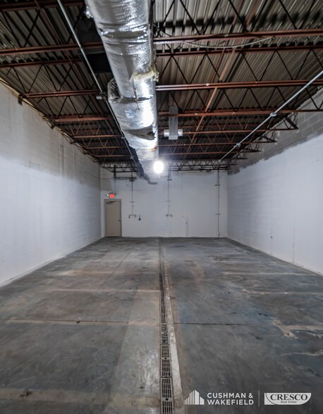 More Photos Of 1101 Jaycox Rd, Avon Veterinarian Kennel For Lease