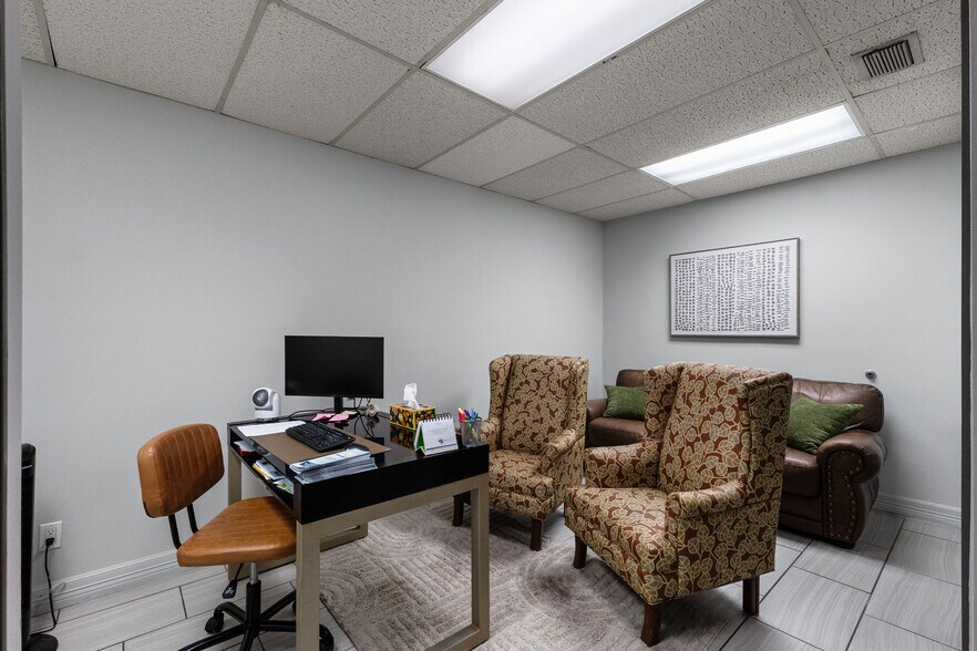 More Photos Of 604 S 77 Sunshine Strip, Harlingen Office For Sale