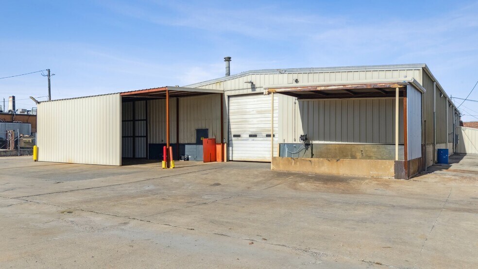 More Photos Of 8118 E 44th St, Tulsa Warehouse For Lease
