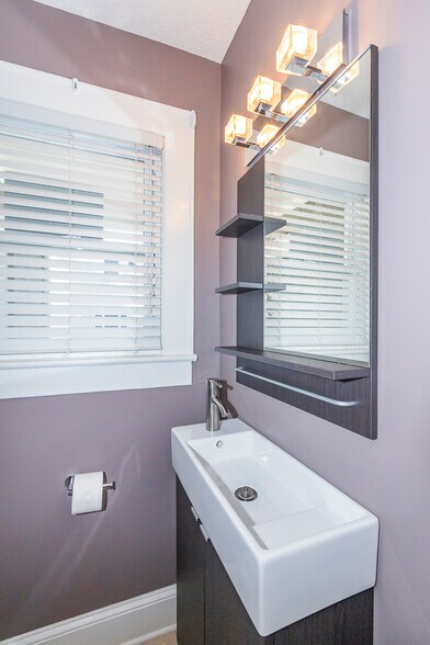 More Photos Of 2006 N Main St, Anderson Office For Sale