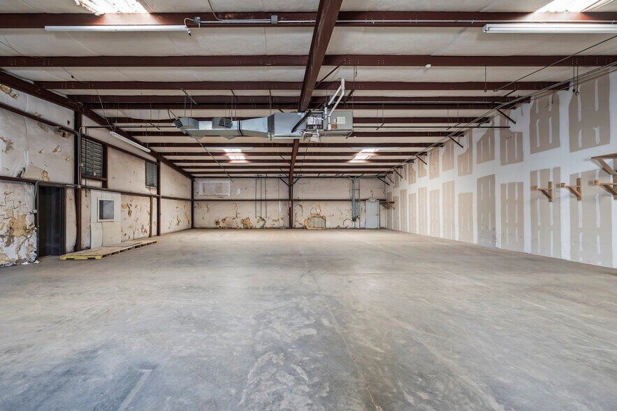 More Photos Of 10490 N NC Highway 150, Clemmons Flex For Sale