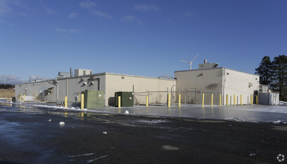 More Photos Of 22 Graf Rd, Newburyport Warehouse For Lease
