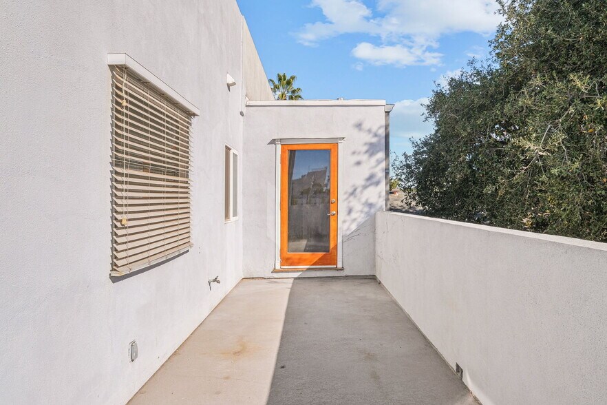 More Photos Of 1411-1413 Cloverfield Blvd, Santa Monica Apartments For Sale