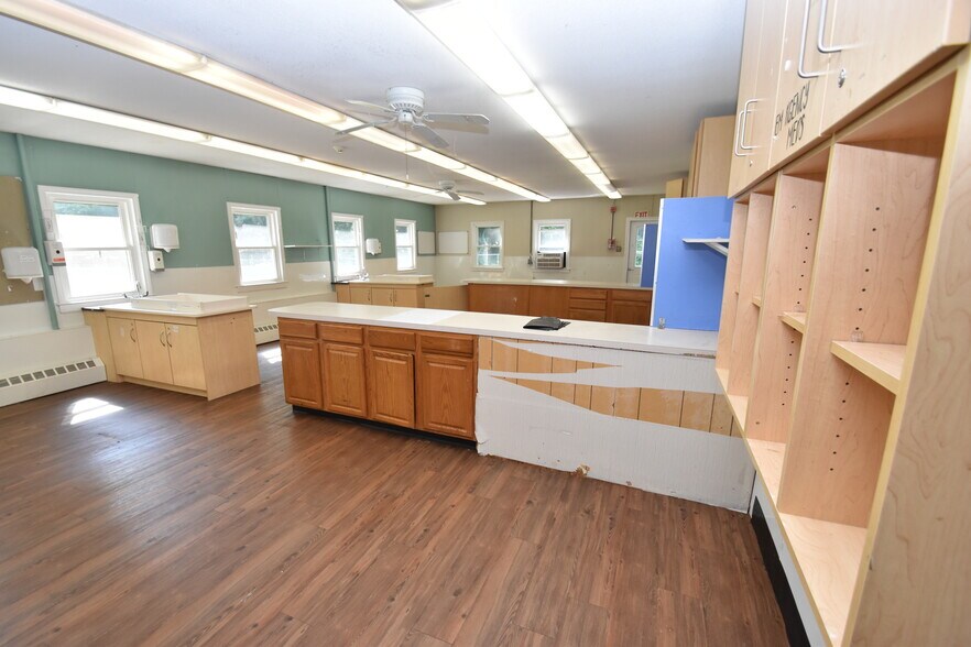 More Photos Of 194 House St, Glastonbury Daycare Center For Sale