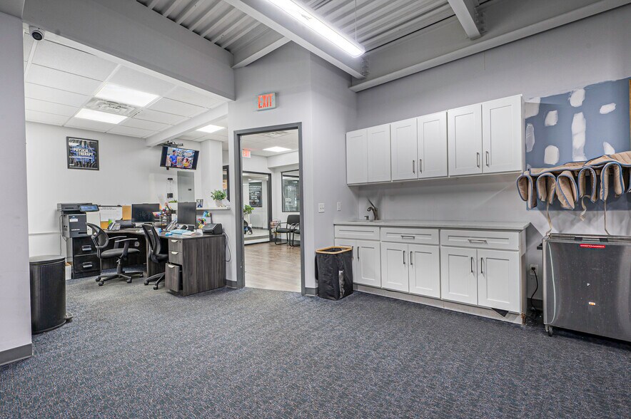 More Photos Of 325 Merrick Ave, East Meadow Medical For Sale