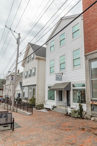 More Photos Of 72 Main St, Wiscasset Storefront Retail Residential For Sale