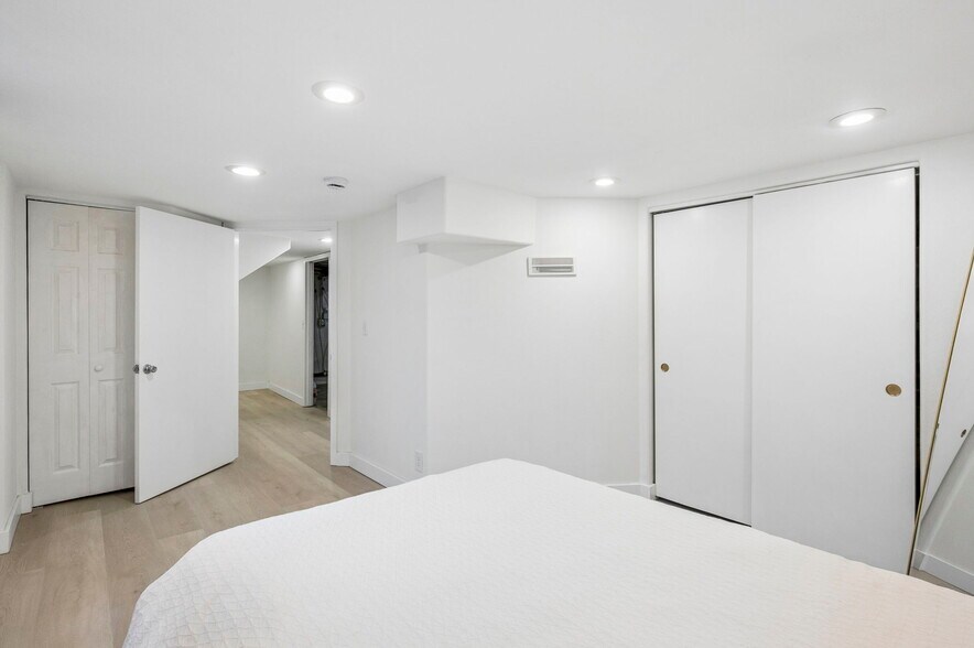 More Photos Of 11020 N Moore Ave, Portland Flex For Sale