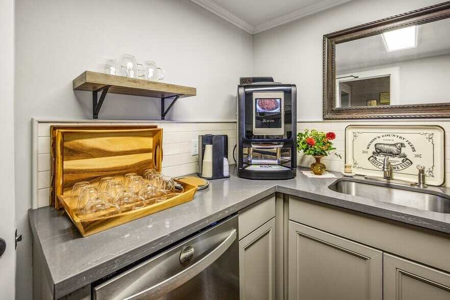 More Photos Of 240 E California St, Jacksonville Hotel For Sale