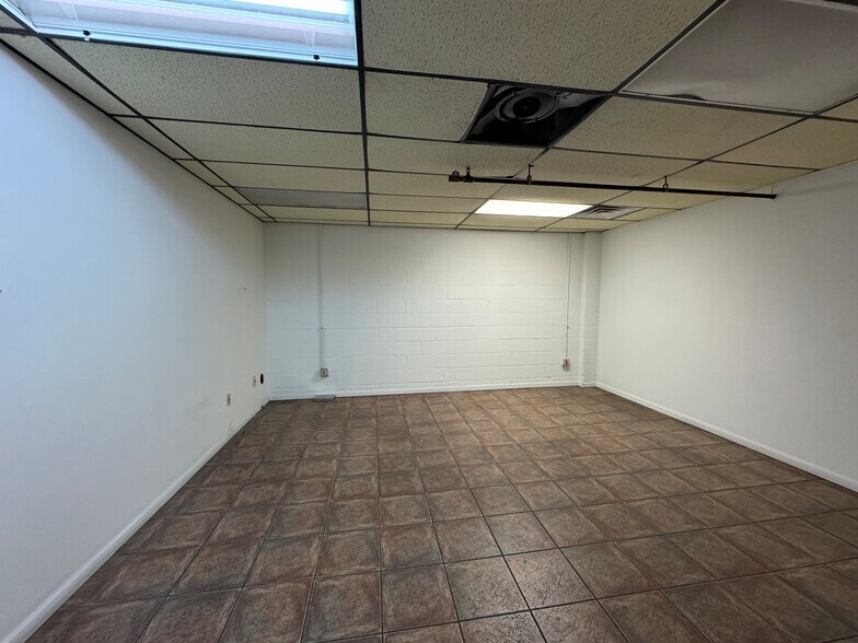 More Photos Of 1610 Leininger Ave, Elkhart Distribution For Lease