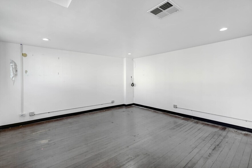 More Photos Of 212 N San Fernando Blvd, Burbank Storefront For Sale