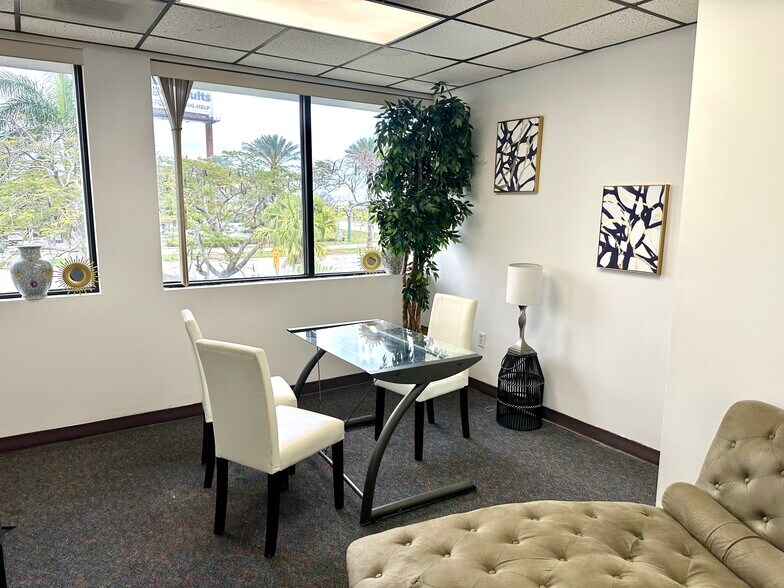 More Photos Of 4119 Blue Heron Blvd W, Riviera Beach Office For Sale
