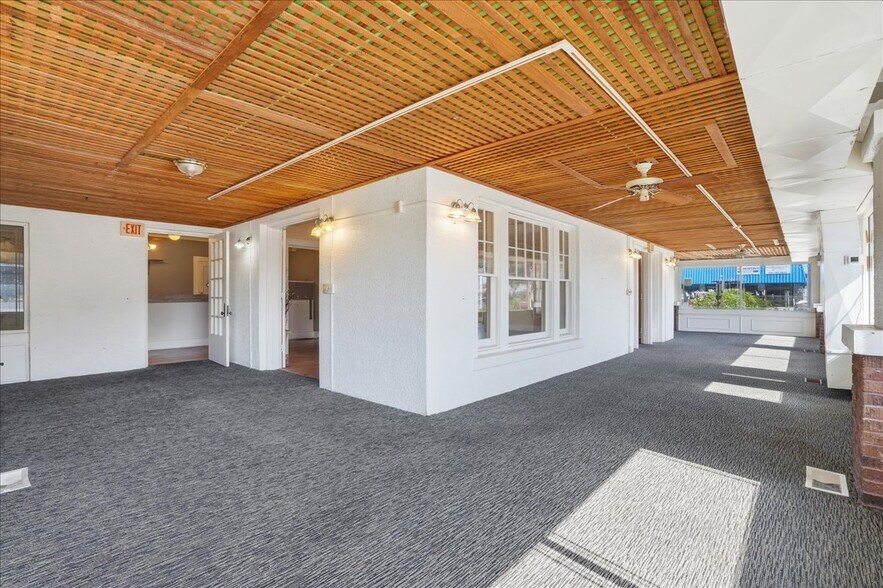 More Photos Of 337 8th Ave W, Palmetto Restaurant For Sale