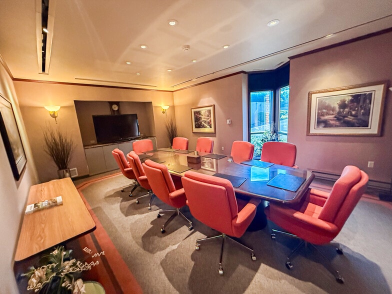 More Photos Of 3101 Beale Ave, Altoona Showroom For Sale