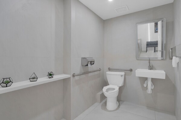 More Photos Of 909 NE 163rd St, North Miami Beach Medical For Sale