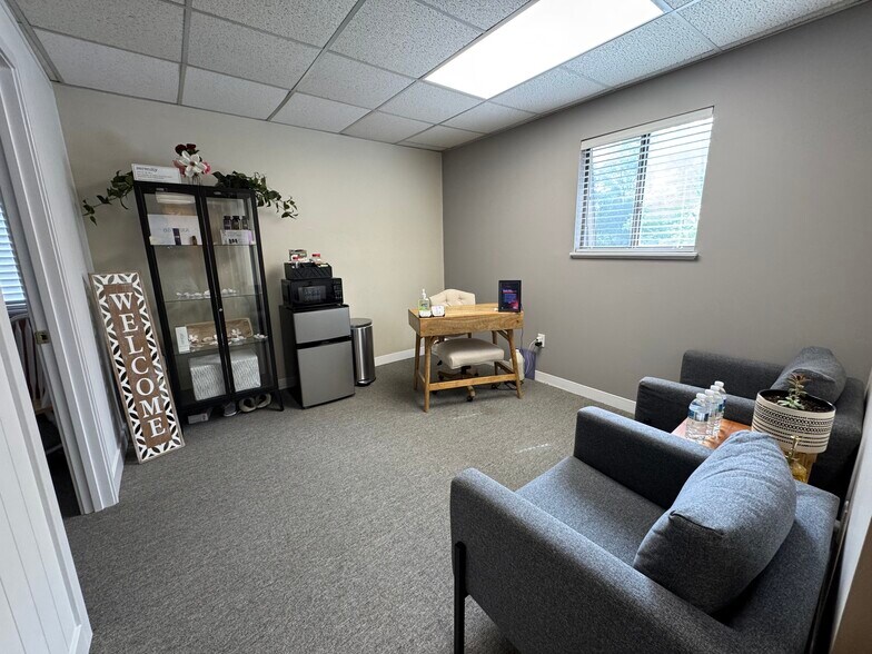 More Photos Of 1004 Brodhead Rd, Coraopolis Office For Lease