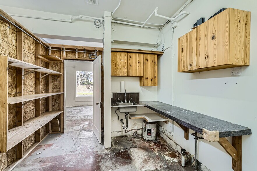 More Photos Of 8310-8318 8th Ave NW, Seattle Storefront Retail Office For Lease