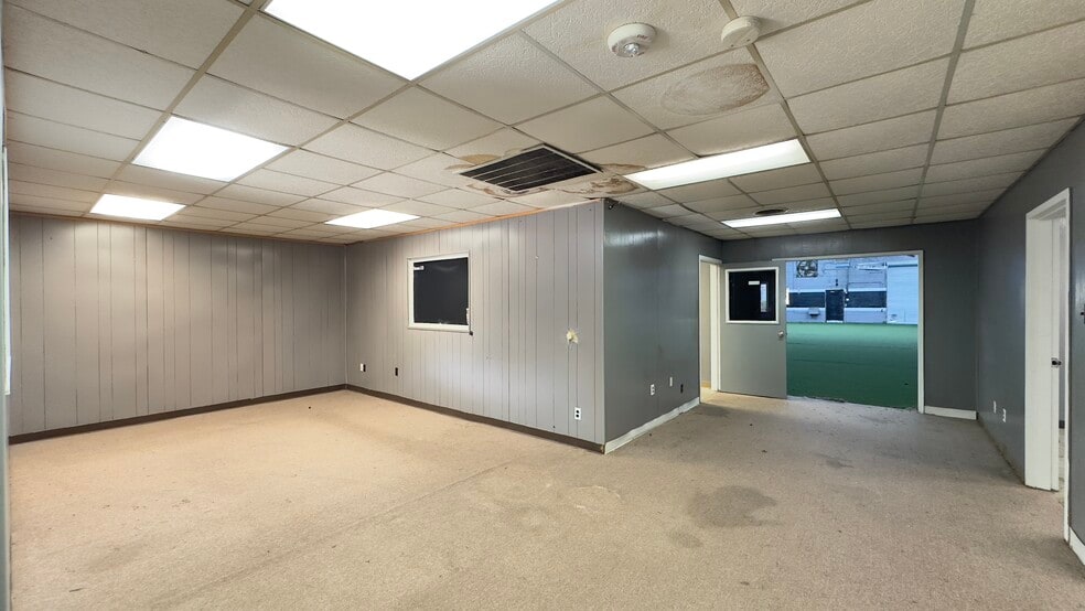 More Photos Of 6933-6937 Oporto Madrid Blvd S, Birmingham Showroom For Lease