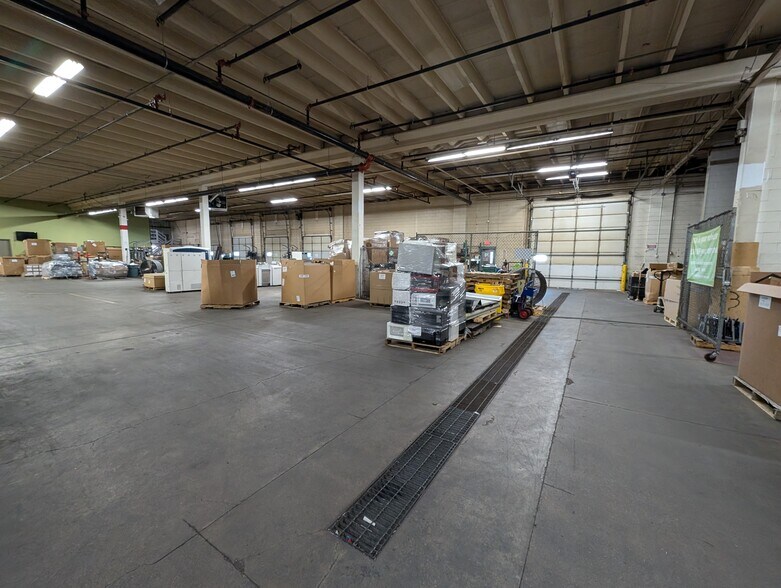 More Photos Of 860 Vandalia St, Saint Paul Warehouse For Lease