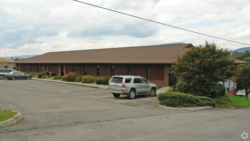 3019 Peters Creek Rd, Roanoke, VA 24019 Office For Lease
