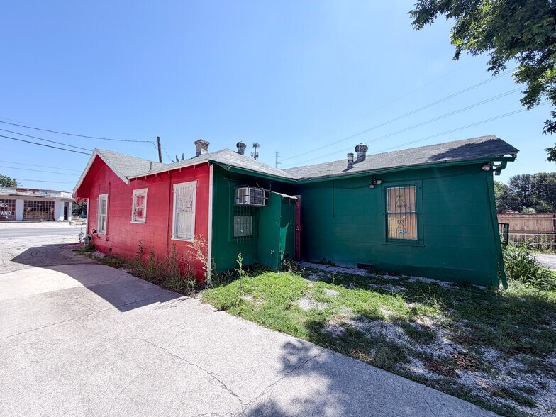 More Photos Of 500 W Hildebrand Ave, San Antonio Storefront For Lease
