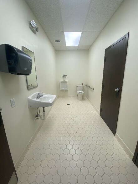 More Photos Of 310 Dick St, Fayetteville Office For Lease
