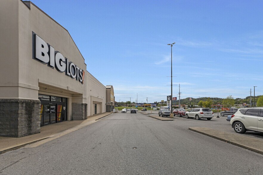More Photos Of 5560 Nolensville Pike, Nashville Department Store For Lease
