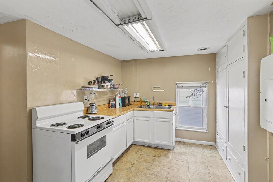 More Photos Of 1031 N Washington Ave, Lansing Office Residential For Lease