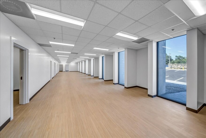 More Photos Of 206 Mathews St, Barnesville Distribution For Lease