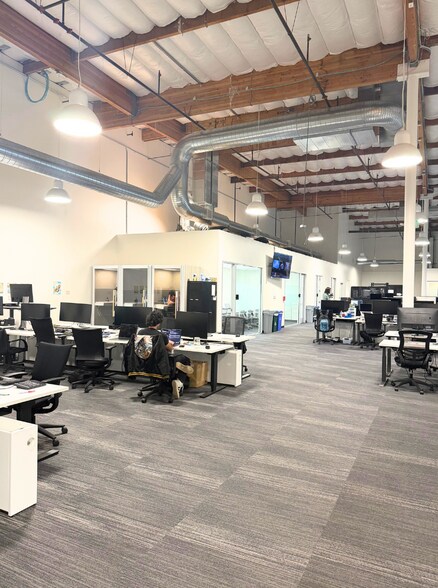 More Photos Of 6473 Kaiser Dr, Fremont Research And Development For Lease