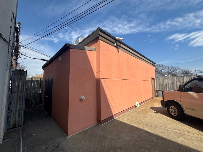 More Photos Of 816 Hempstead Tpke, Franklin Square Office For Sale