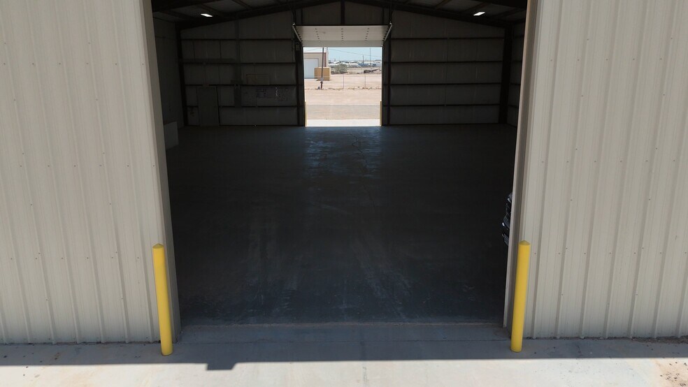 More Photos Of 1389 Oil Mil Rd, Pecos Warehouse For Lease