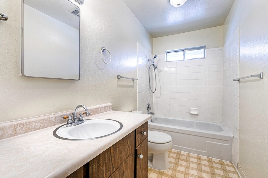 More Photos Of 1155 Evans Dr, Santa Rosa Apartments For Sale