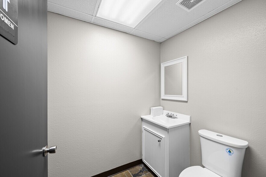 More Photos Of 2017 Lee Dr, Baytown Industrial For Lease