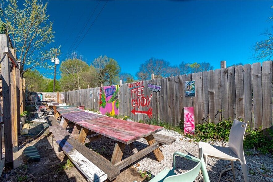 More Photos Of 1431 S School Ave, Fayetteville Restaurant For Sale
