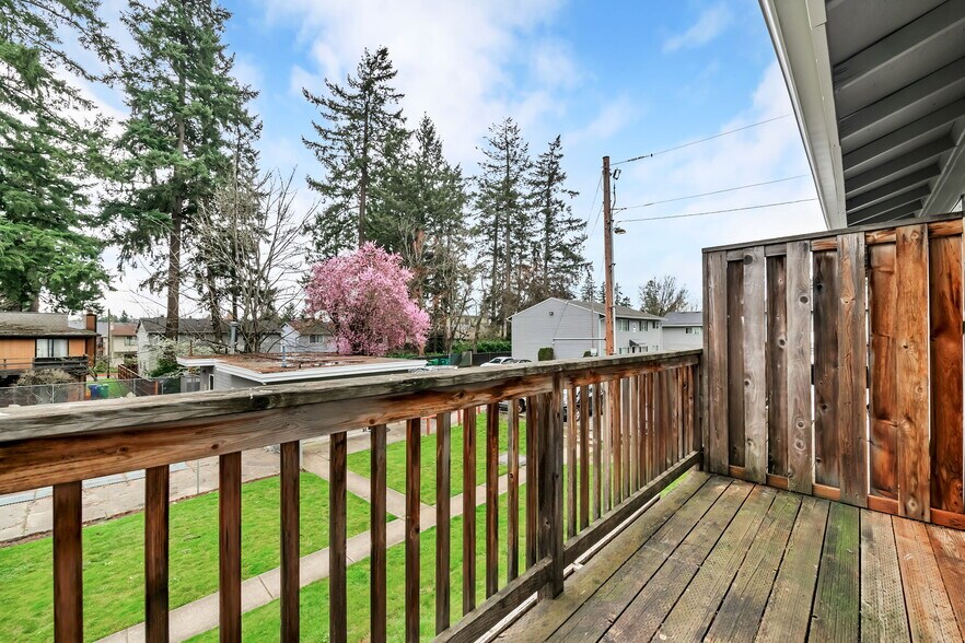 More Photos Of 16300-16400 E Burnside St, Gresham Apartments For Sale