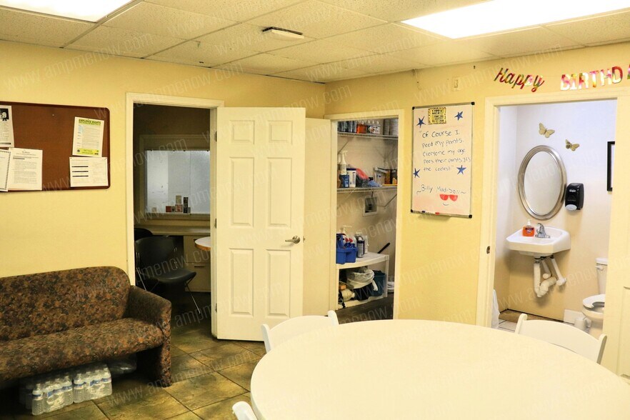 More Photos Of 8225 Normandy Blvd, Jacksonville Medical For Sale