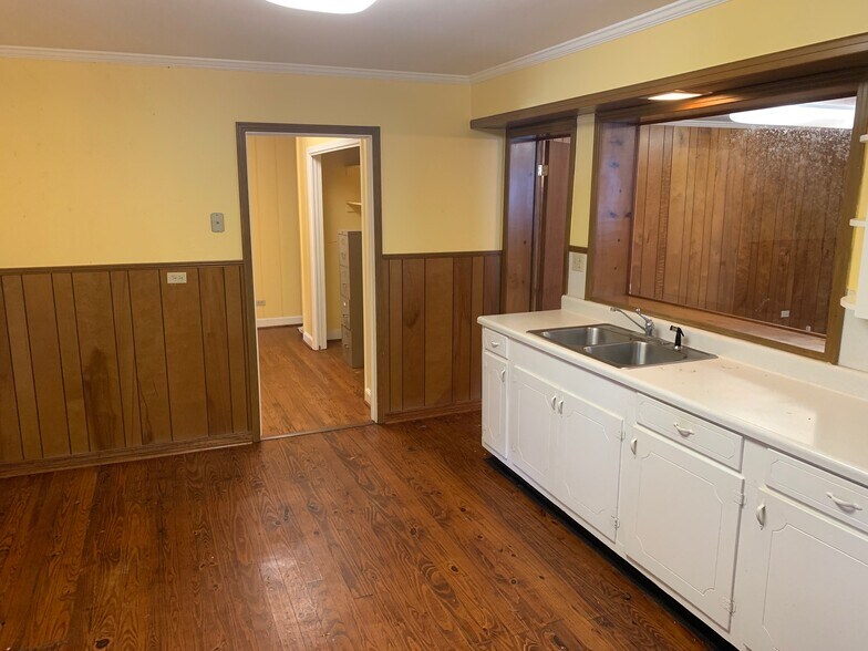 More Photos Of 1201 S Alabama Ave, Monroeville Office For Sale