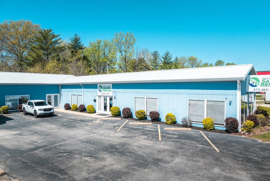 More Photos Of 329 N Jefferson St, Saint James Freestanding For Sale