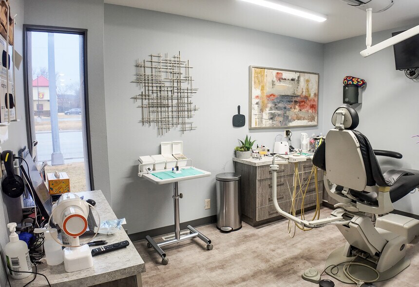 More Photos Of 1711 E 10th St, Sioux Falls Office For Sale