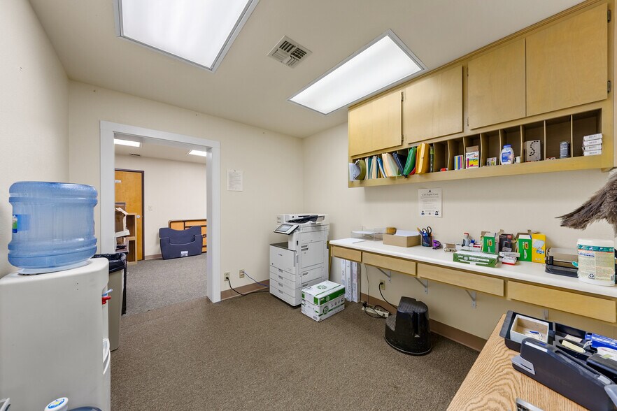 More Photos Of 700 NW Dimmick St, Grants Pass Specialty For Sale