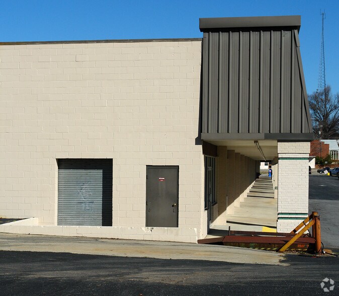 More Photos Of 1902-1922 Coliseum Blvd, Greensboro Unknown For Lease
