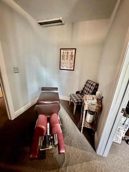 More Photos Of 4 Dearfield Dr, Greenwich Medical For Lease
